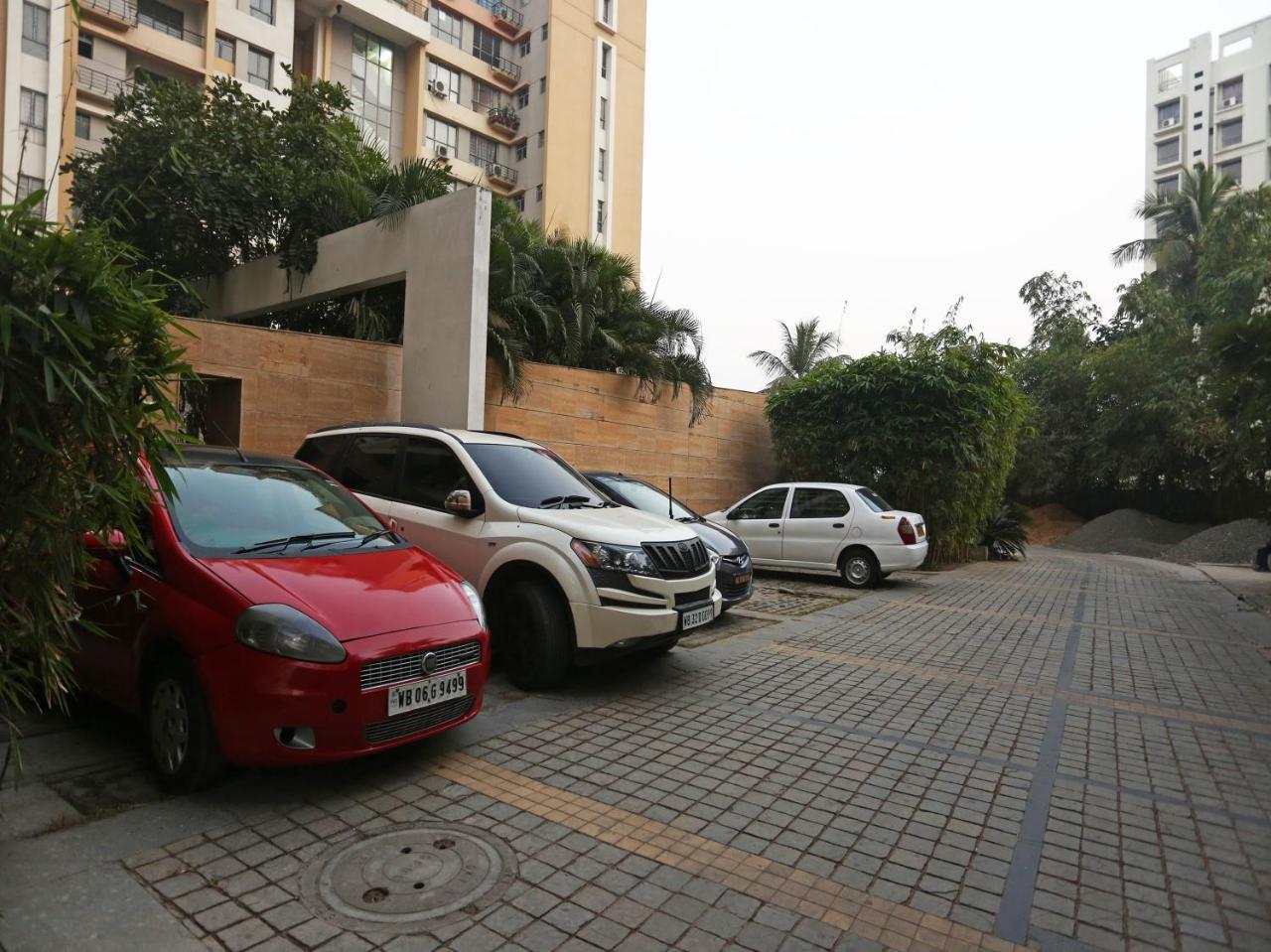 Capital O 10212 Hotel West Willows Xanadu Kalküta Dış mekan fotoğraf