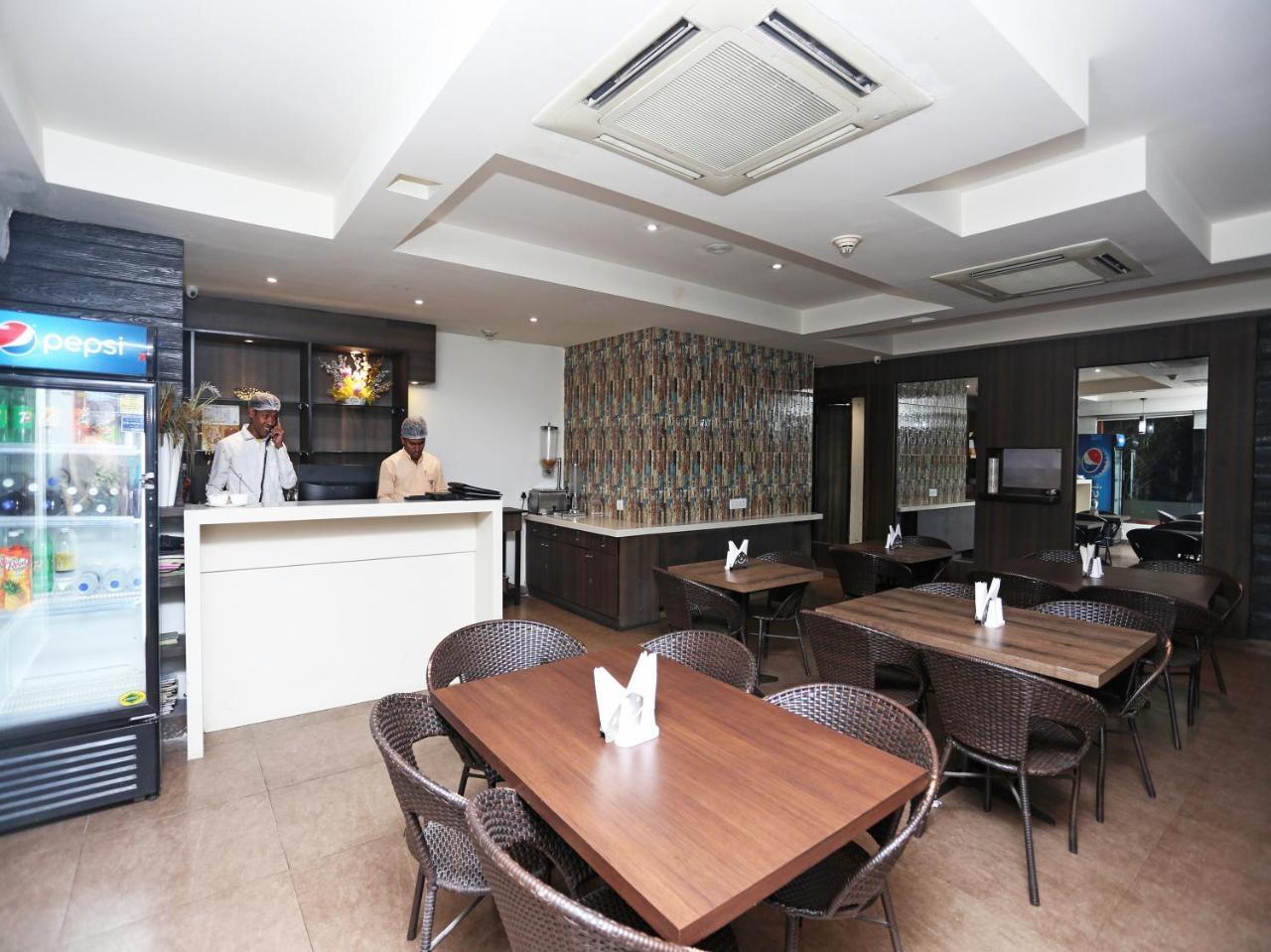 Capital O 10212 Hotel West Willows Xanadu Kalküta Dış mekan fotoğraf