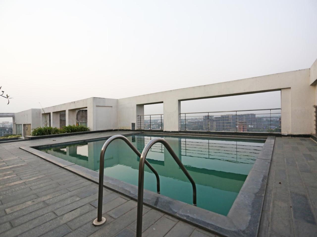 Capital O 10212 Hotel West Willows Xanadu Kalküta Dış mekan fotoğraf
