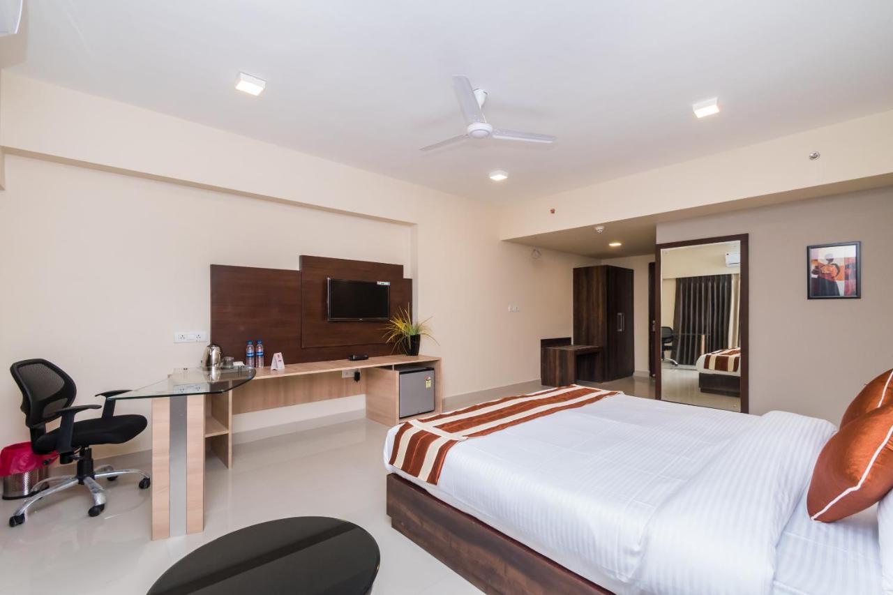 Capital O 10212 Hotel West Willows Xanadu Kalküta Dış mekan fotoğraf