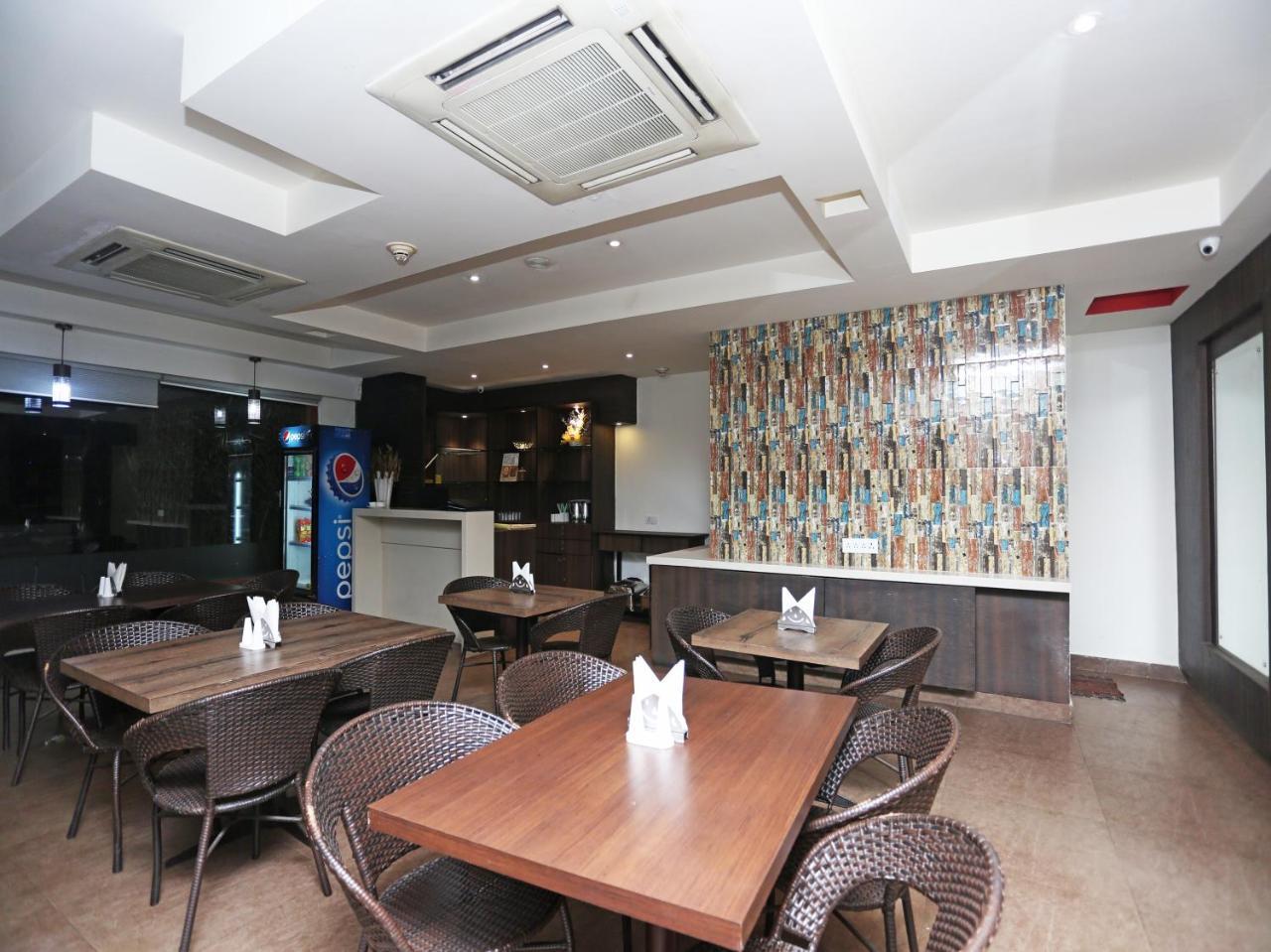 Capital O 10212 Hotel West Willows Xanadu Kalküta Dış mekan fotoğraf