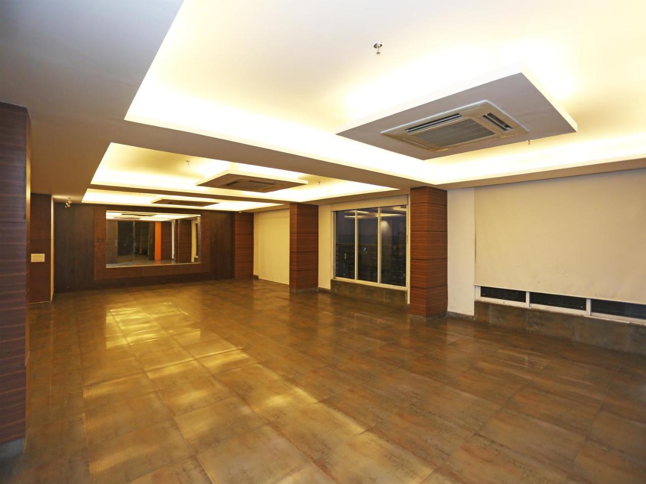 Capital O 10212 Hotel West Willows Xanadu Kalküta Dış mekan fotoğraf
