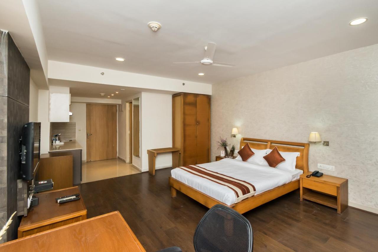 Capital O 10212 Hotel West Willows Xanadu Kalküta Dış mekan fotoğraf