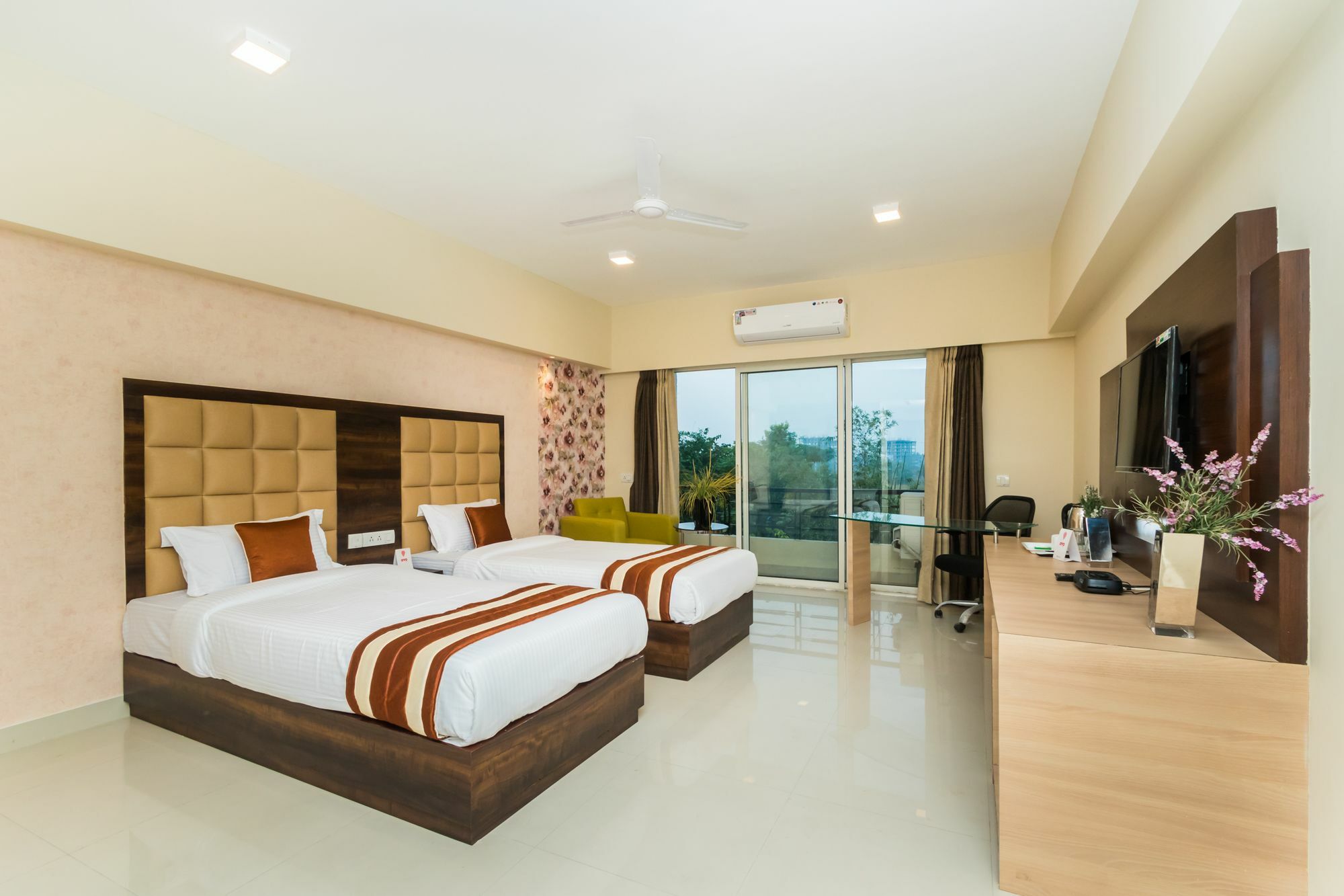 Capital O 10212 Hotel West Willows Xanadu Kalküta Dış mekan fotoğraf